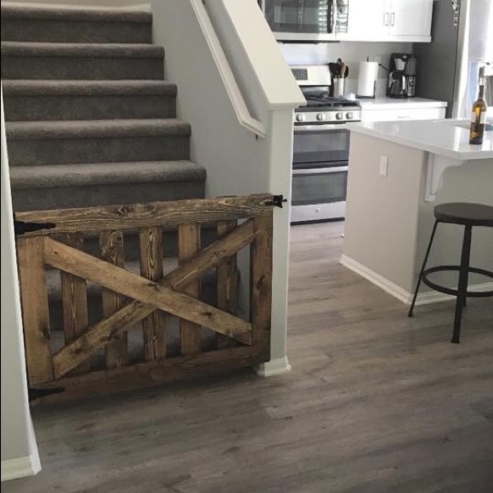 Handmade wood baby/pet gate - Picture 2 of 6